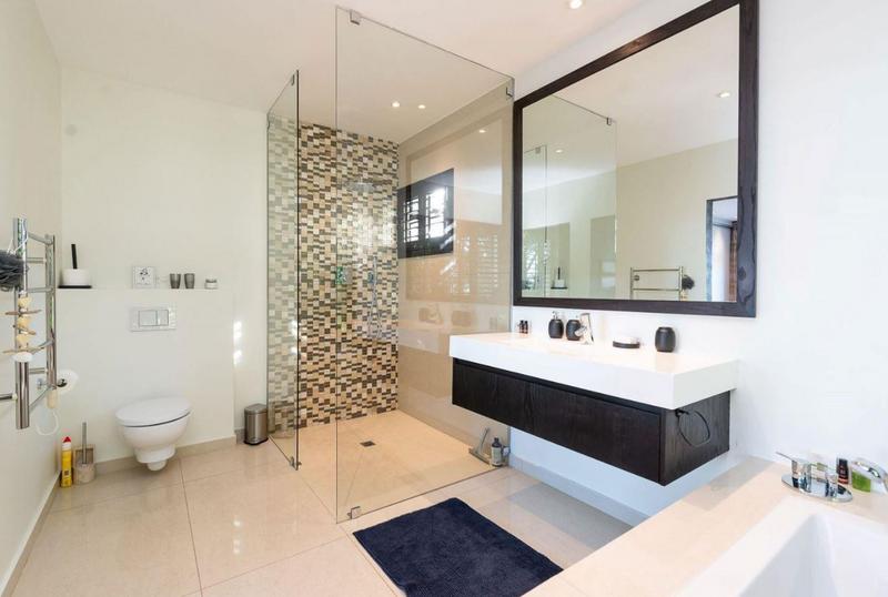 5 Bedroom Property for Sale in Bishopscourt Western Cape